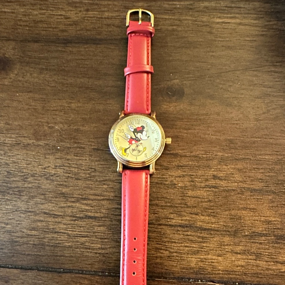 Disney Minnie Mouse Adult Vintage Articulating Hands Analog Quartz Watch